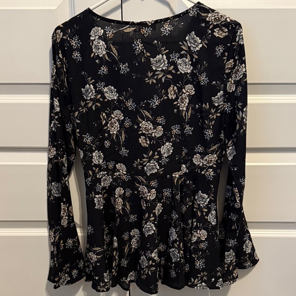 Entro Floral Black Top medium - Picture 7 of 9
